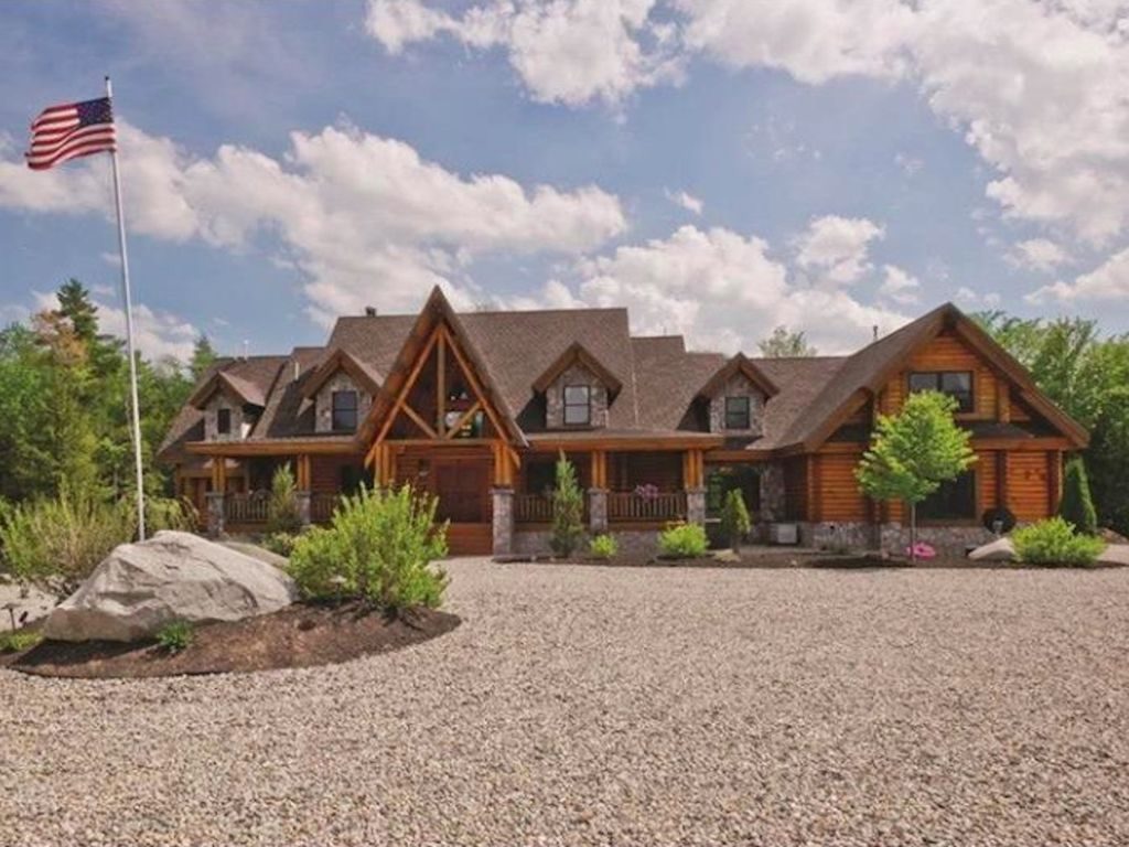 The lodge at Moose Lake Ranch at sunset
